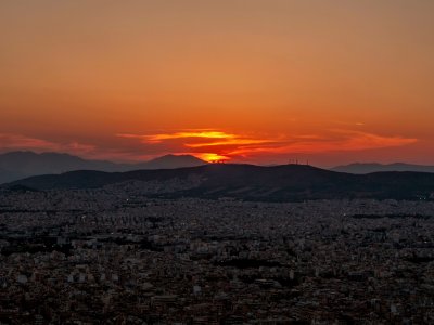 Увидеть закат с холма Ликавитос в Афинах
