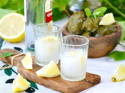 Напиться греческой водки — узо в Афинах
