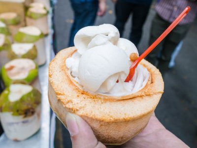 Попробовать кокосовое мороженое на Пхукете