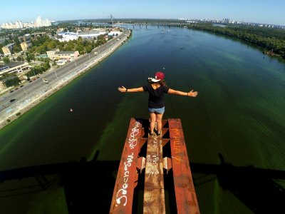 Забраться на Подольский мост в Киеве