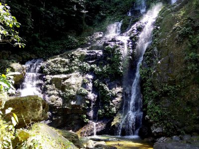 Искупаться в искусственном водопаде на Миндоро