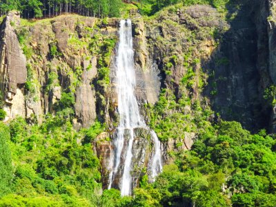 Искупаться в самом высоком водопаде на острове в Нувара-Элии