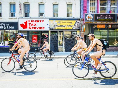 Поучаствовать в голом велозабеге в Торонто
