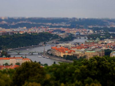 Подняться на Петршинскую башню в Праге