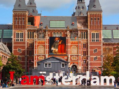 Сделать фото на фоне I amsterdam в Амстердаме