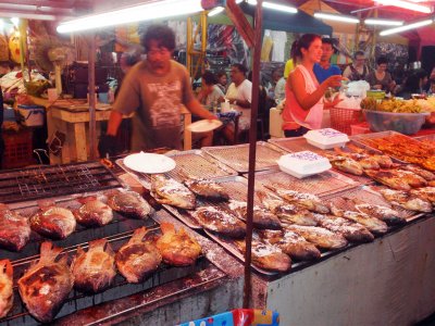 Побывать на ночном рынке в Паттайе