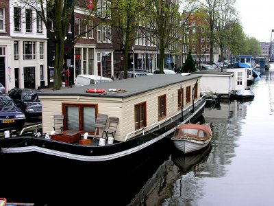 Переночевать на хаусботе в Амстердаме