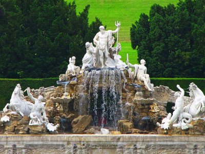 Увидеть фонтаны-водопады дворца Шёнбрунн в Вене