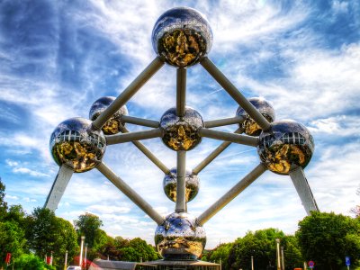 Побродить внутри молекулы железа в Брюсселе