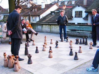 Сыграть партию огромными шахматами в Цюрихе