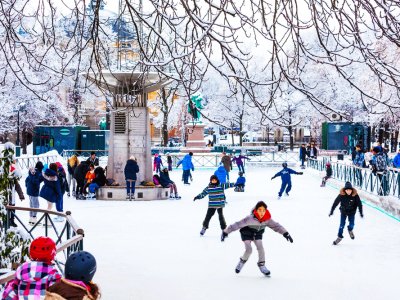 Покататься на коньках в замёрзшем фонтане в Осло