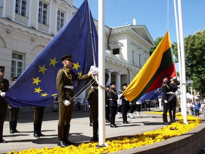 Увидеть церемонию смены флагов в Вильнюсе