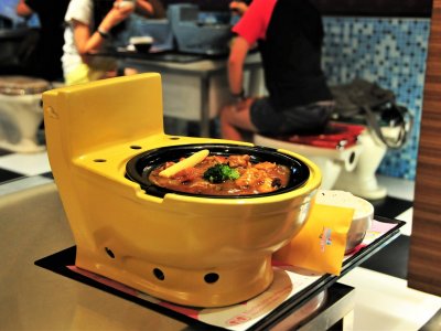 Заказать обед в «унитазе» в Тайване