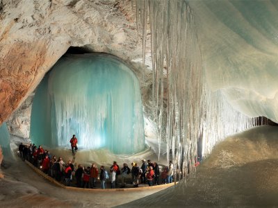 Побывать в самой большой ледяной пещере в мире в Зальцбурге