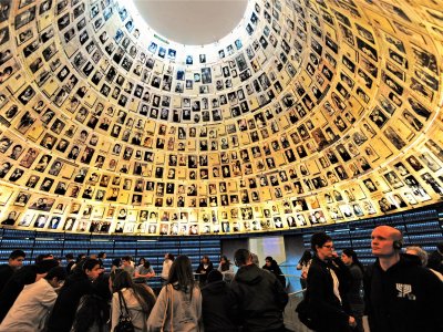 Посетить крупнейший в мире музей Холокоста в Иерусалиме