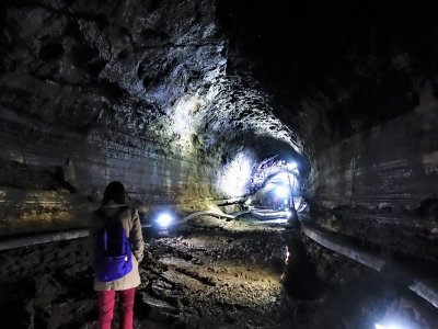 Пройти 1000-метровый тоннель из лавы в Чеджу