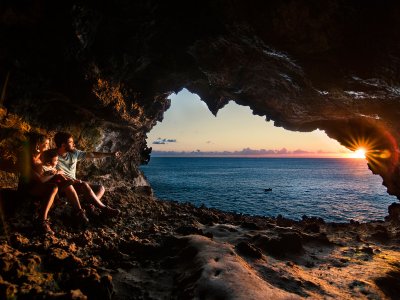 Встретить закат в пещере на острове Пасхи