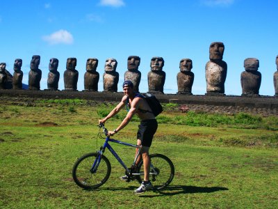 Объехать остров на велосипеде на острове Пасхи