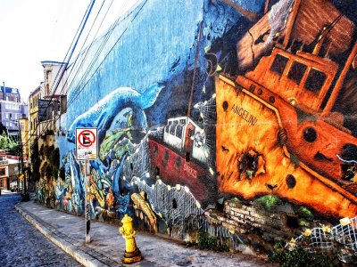 Погрузиться в уличное искусство в Вальпараисо