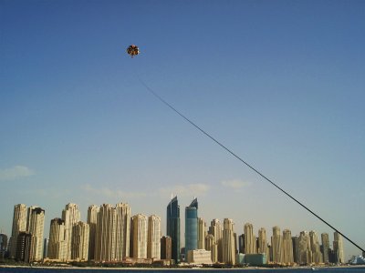 Попробовать парасейлинг в Дубае