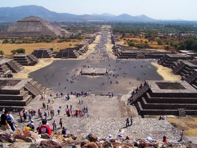 Подняться на вершину Пирамиды солнца в Мехико