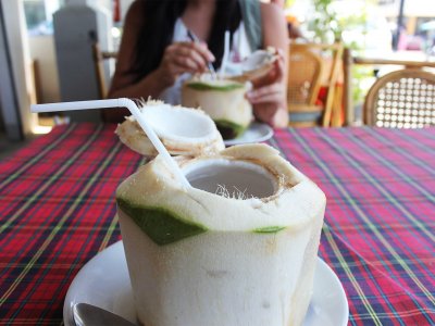 Выпить свежий кокос на Пхукете