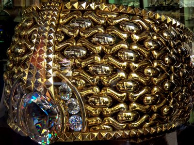Увидеть самое большое в мире золотое кольцо в Дубае