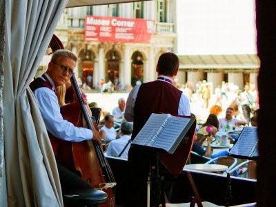 Послушать оркестр на площади Сан-Марко в Венеции