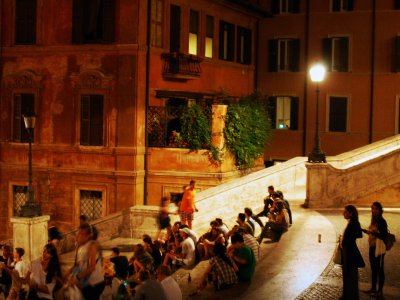 Посидеть на Испанской лестнице в Риме