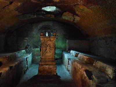 Спуститься в храм культа Митры в Риме