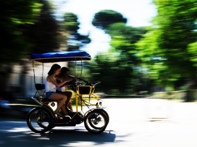 Исследовать Виллу Боргезе на двухместном велосипеде в Риме