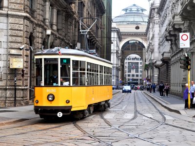 Покататься по городу на историческом трамвае №1 в Милане