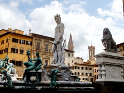 Полюбоваться скульптурами на площади Синьории во Флоренции