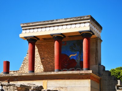 Погулять по руинам Кносского дворца на Крите