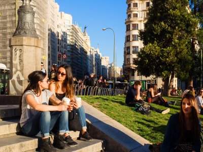 Устроить пикник на Площади Испании в Мадриде