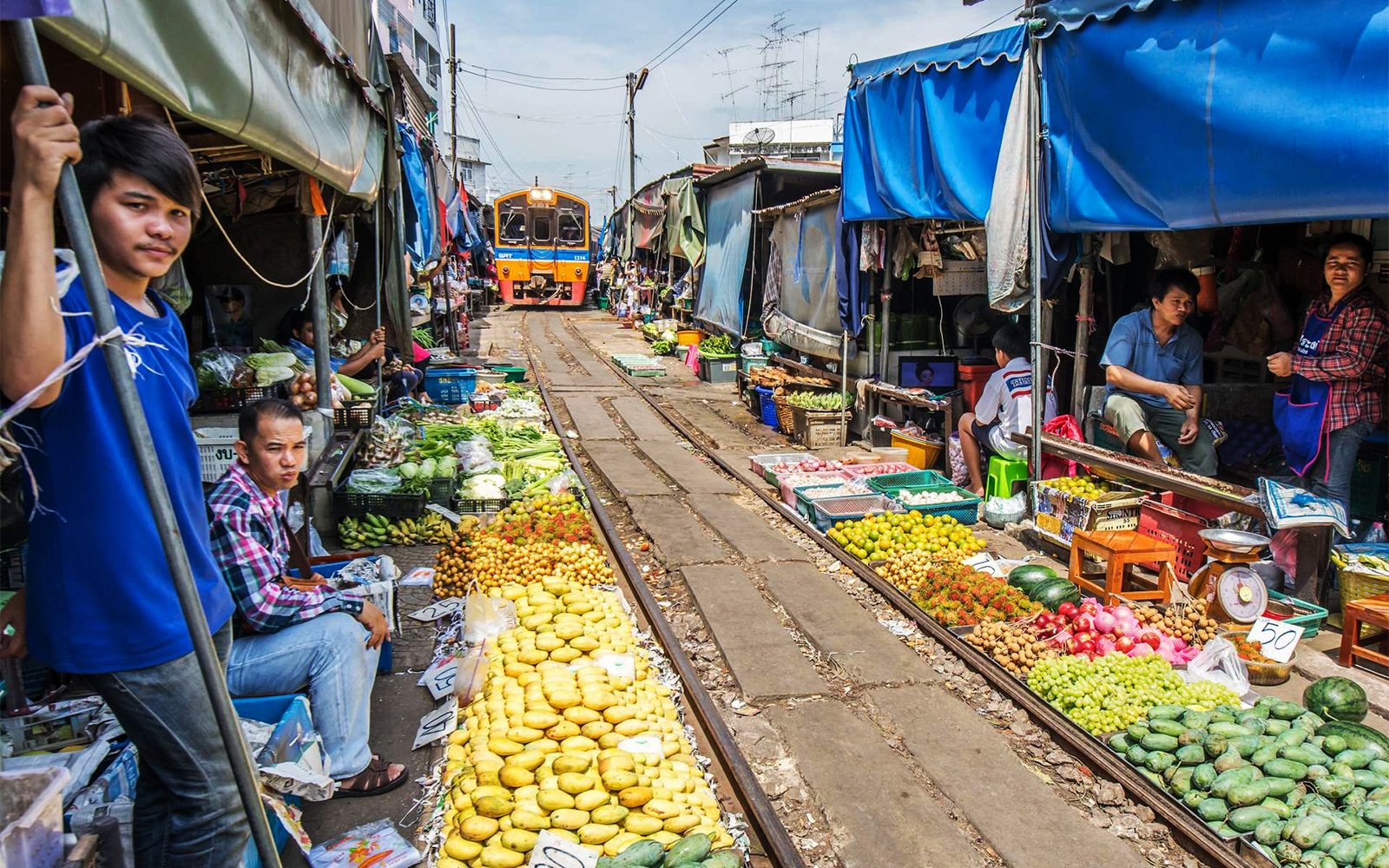 Рынок на рельсах Меклонг, Бангкок