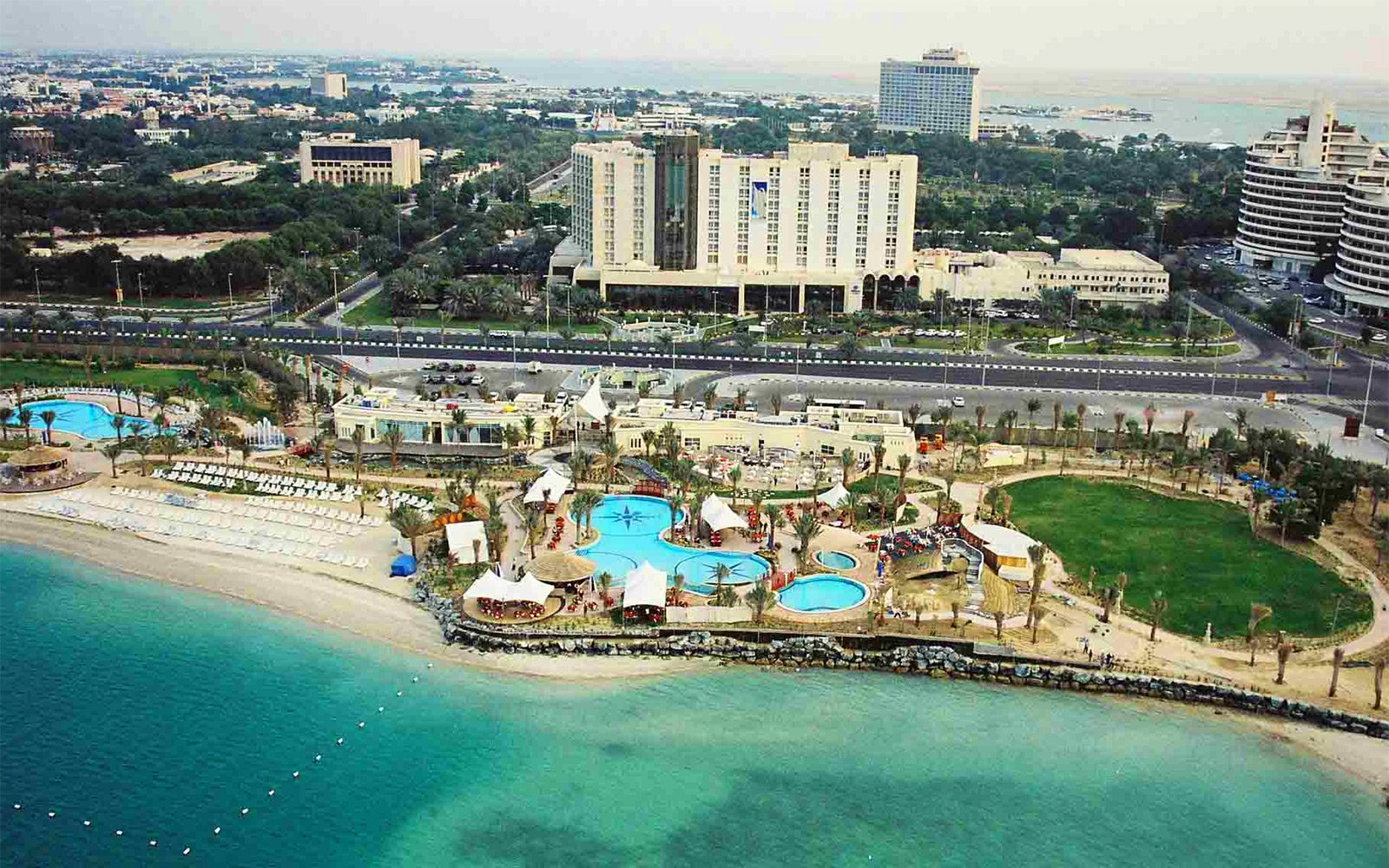 Пляжный клуб Хилтония, Абу-Даби