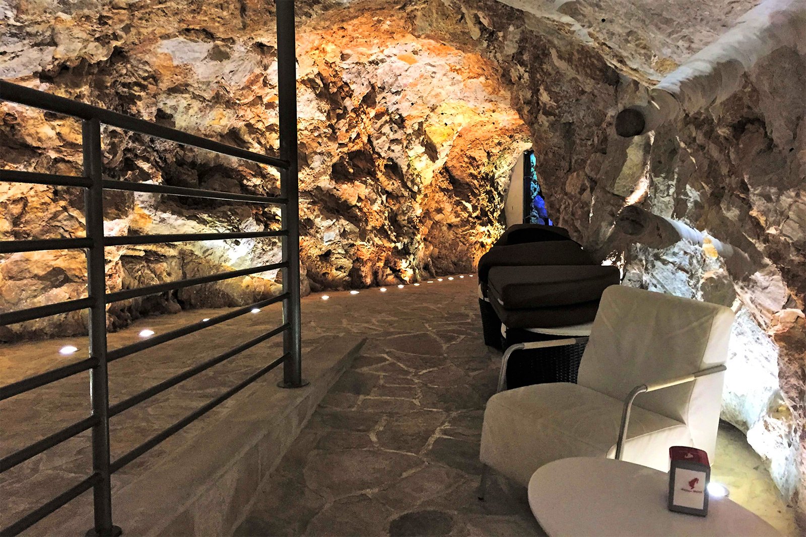 Бар в пещере, Дубровник