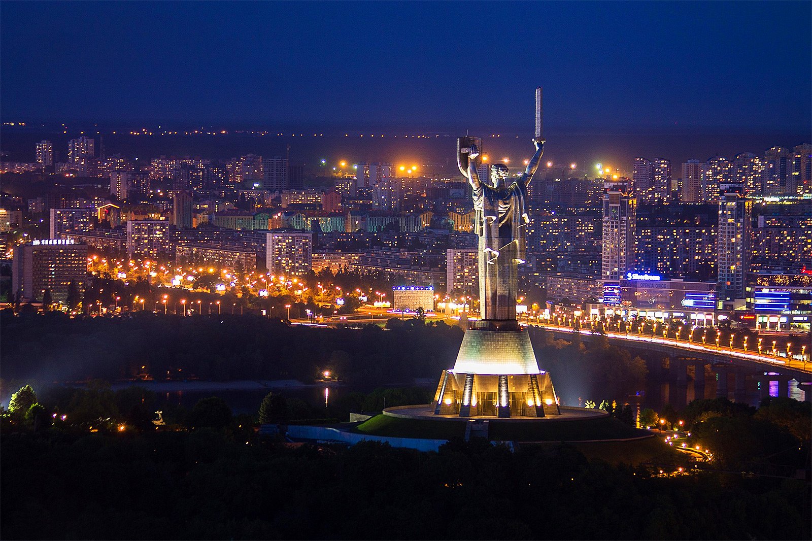 Монумент Родина-Мать, Киев