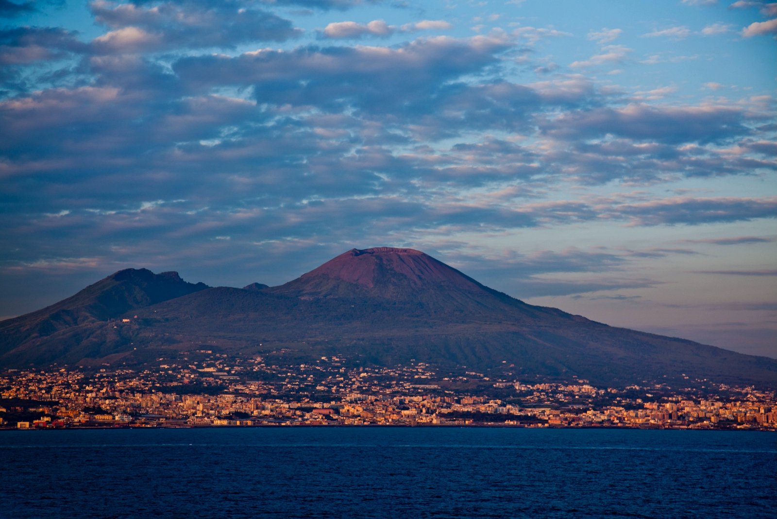 Неаполь вулкан