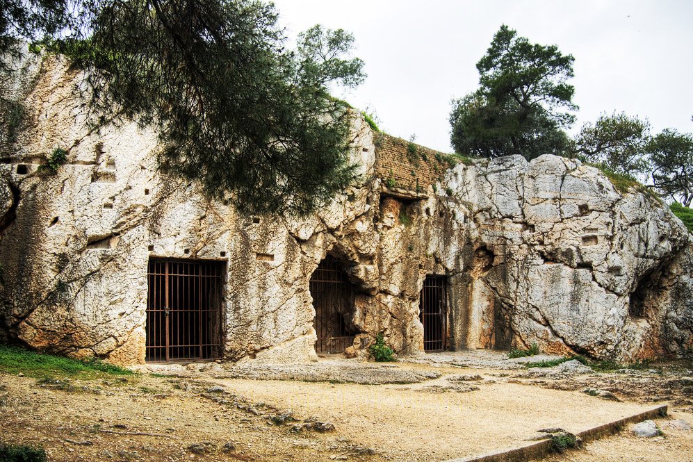 Тюрьма Сократа, Афины