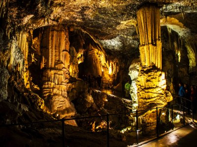 Пещера Постойнска