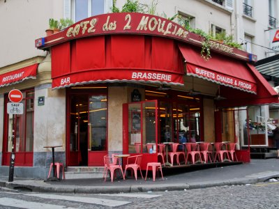 Кафе-брассери «Две мельницы» в Париже