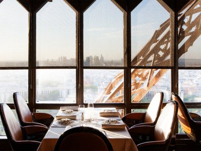 Ресторан Жуль Верн в Париже