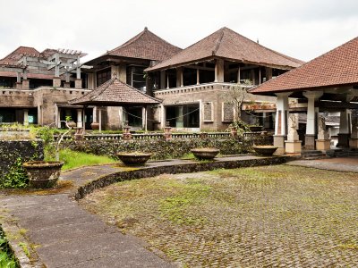 Заброшенный отель Бедугул Таман на Бали