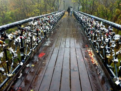 Парковый мост или Мост влюбленных